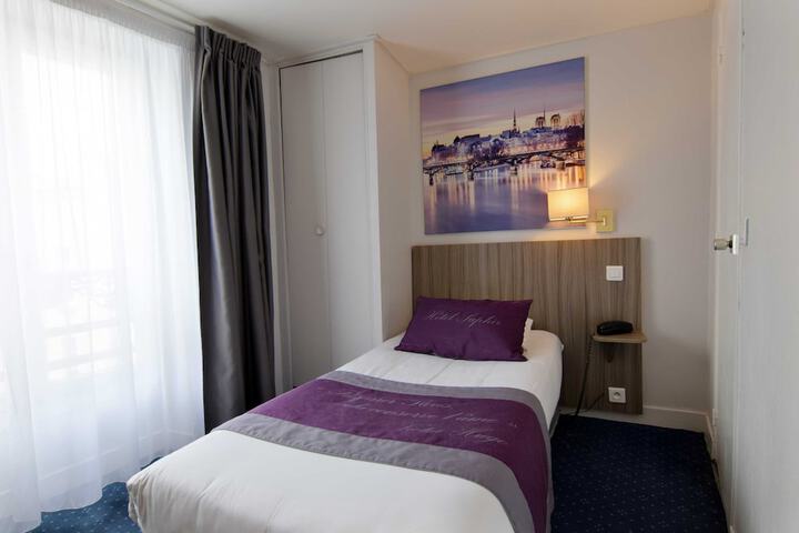 Room 18 of 40