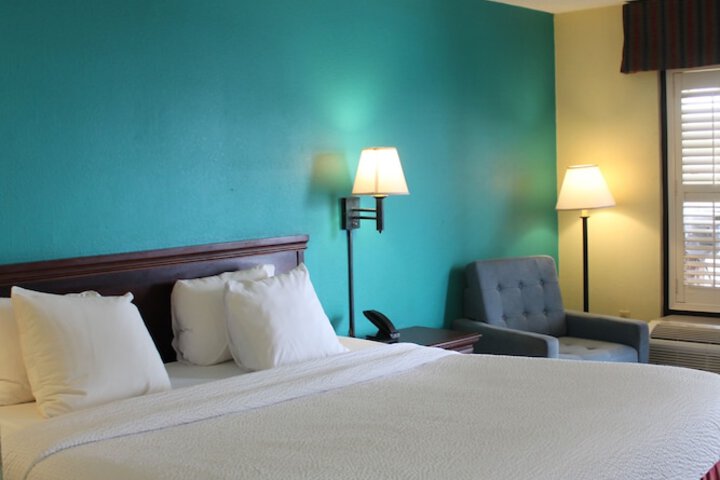 Room 8 of 62