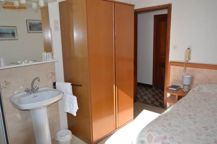 Room 14 of 41