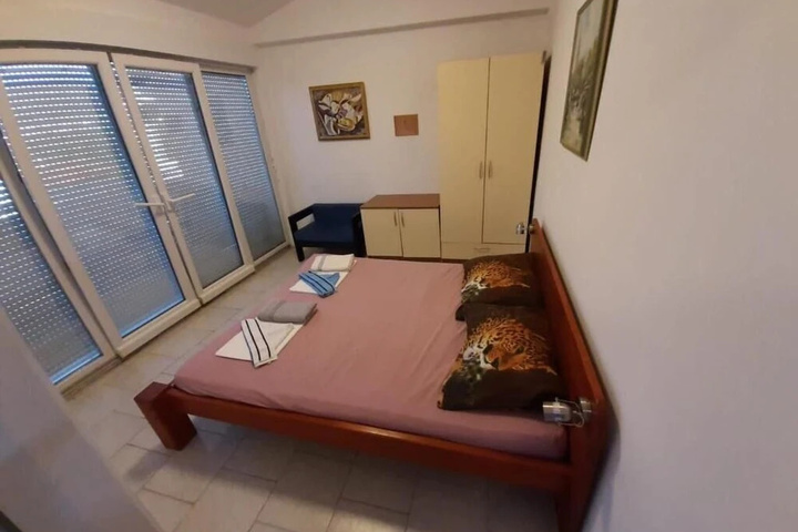 Room 7 of 14