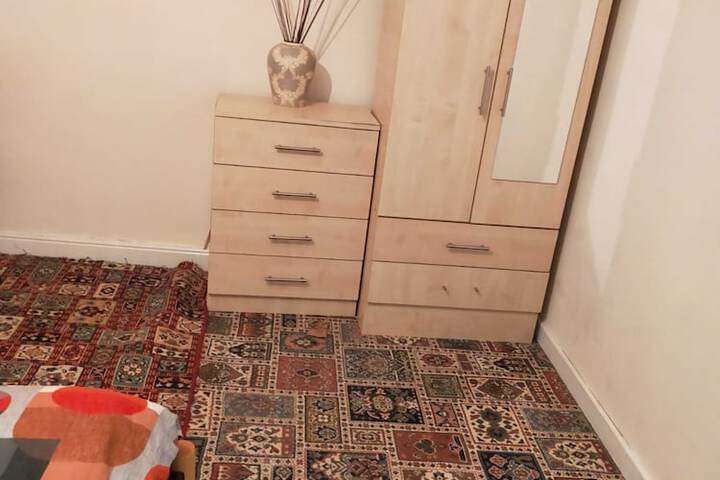 Room 5 of 17