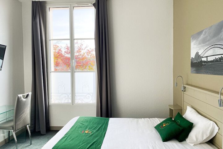 Room 6 of 11