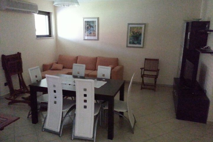 Room 5 of 172