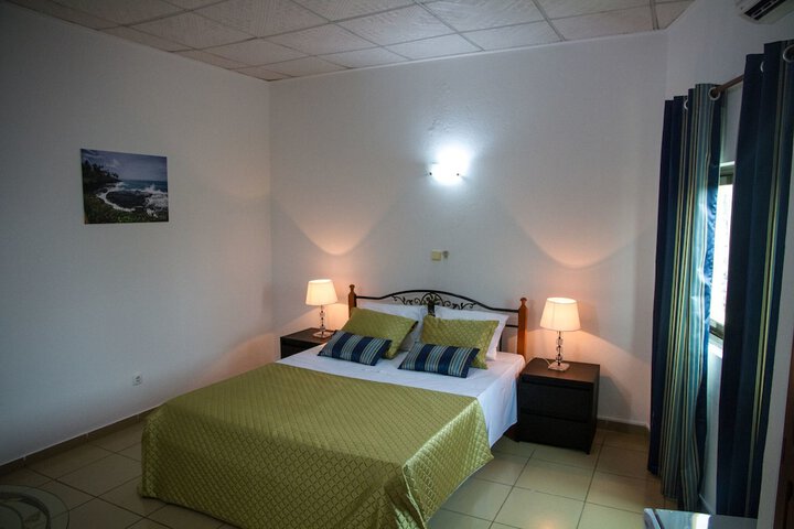 Room 10 of 18