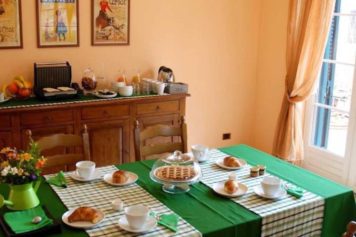 Breakfast/Coffee Service 23 of 29