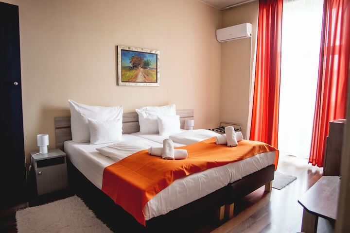 Room 15 of 38