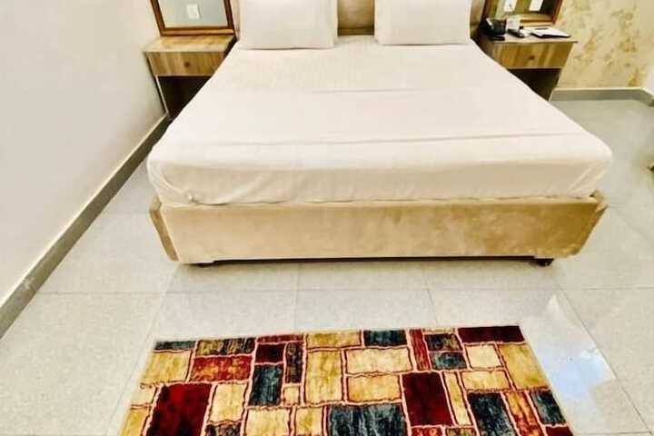 Nishaz Hotel & Suites