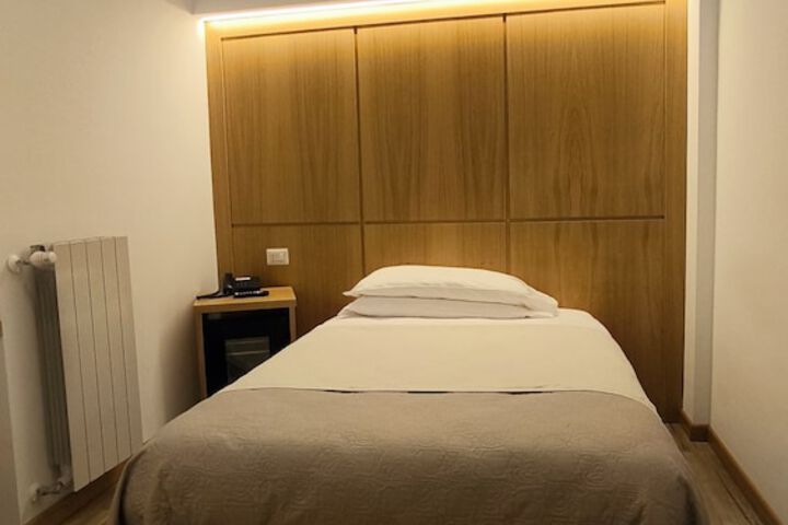 Room 8 of 50