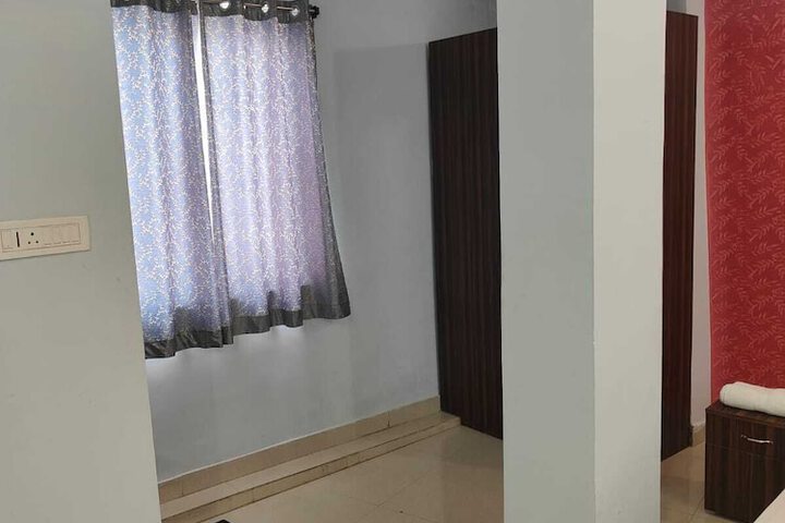 Room 8 of 38