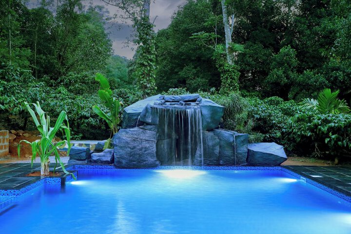 Pool 25 of 44