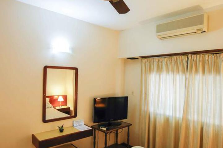 Room 32 of 46