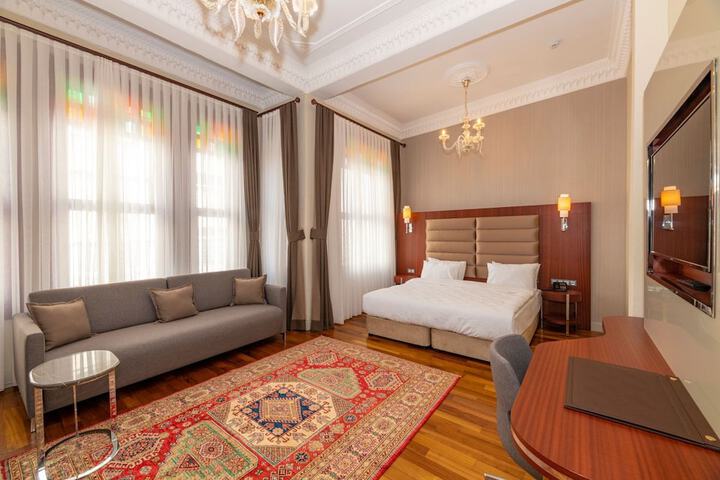 Room 44 of 102