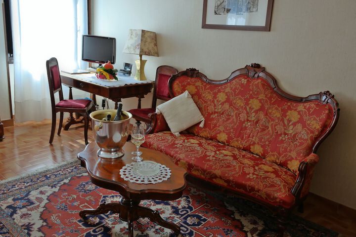 Room 14 of 22