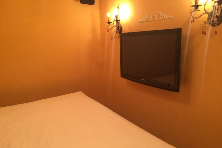 Room 16 of 22