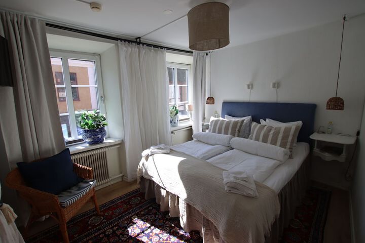 Room 5 of 62