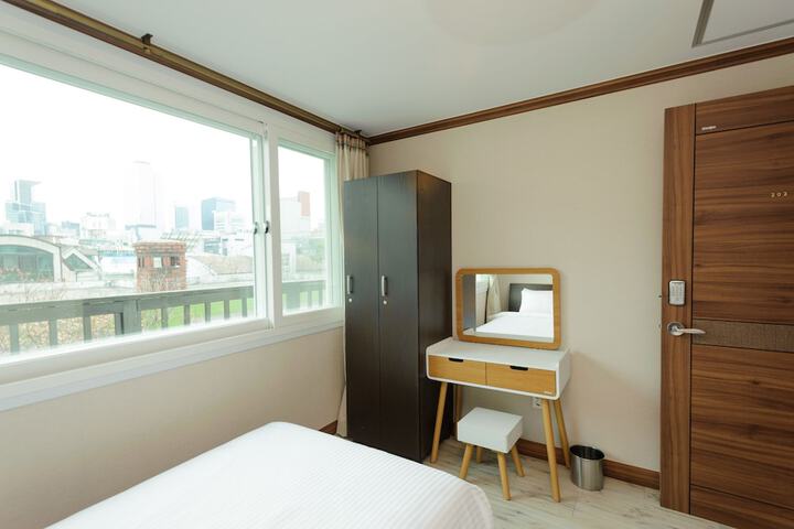 Room 6 of 86