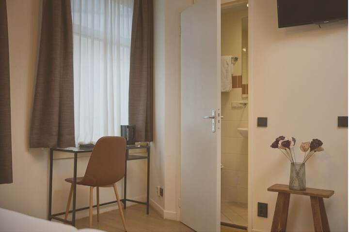 Room 44 of 110