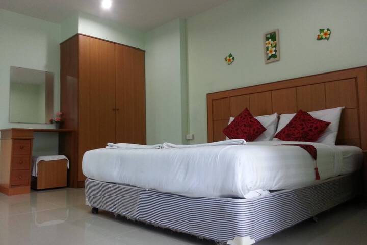 Room 2 of 8