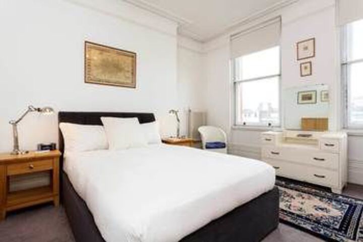 Room 4 of 11