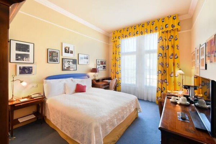 Room 34 of 86