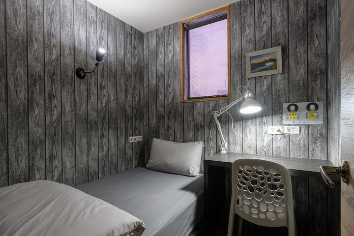 Room 10 of 25