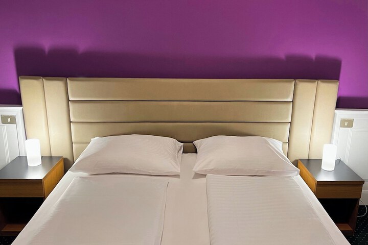 Room 2 of 9