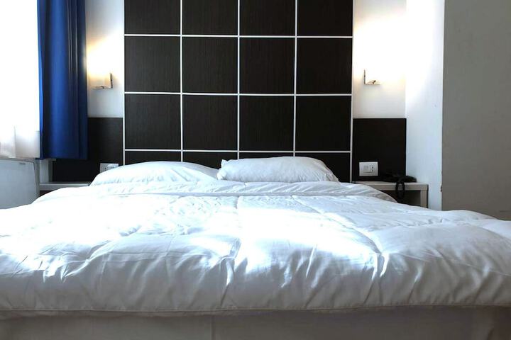 Room 6 of 62