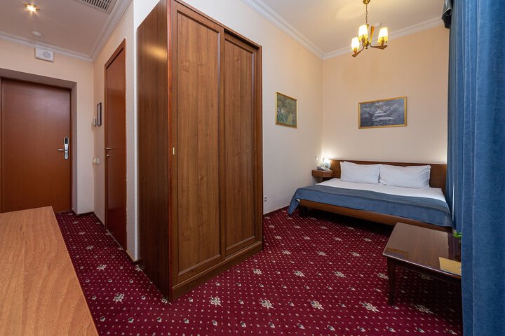 Room 32 of 105