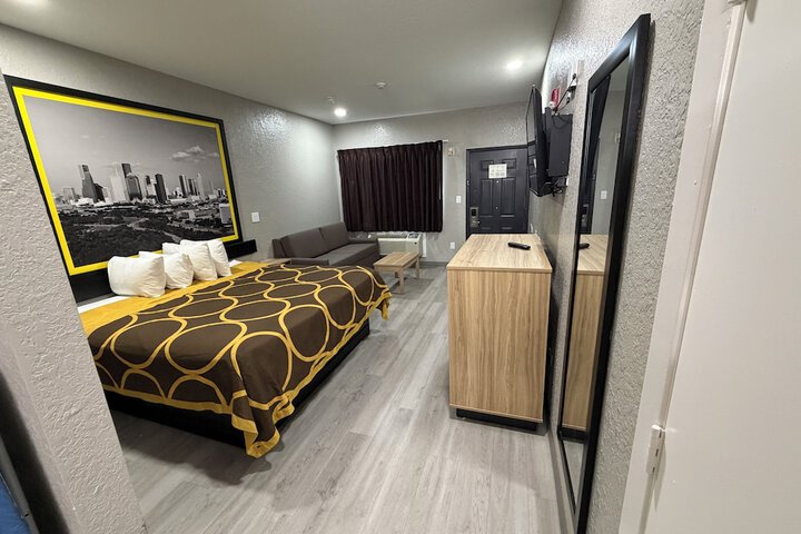 Room 12 of 25