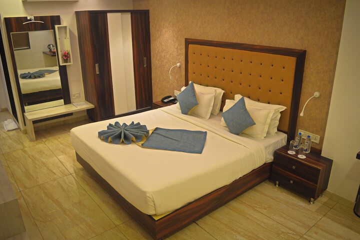 Room 5 of 7