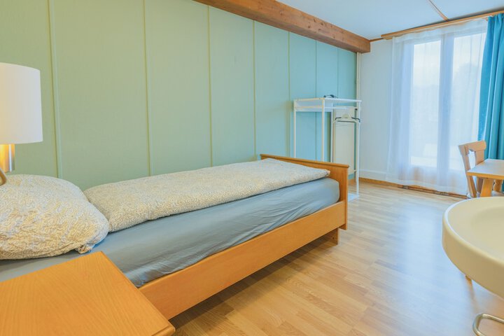 Room 12 of 37