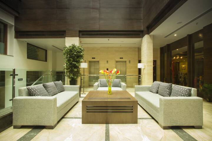 Entrance & Lobby