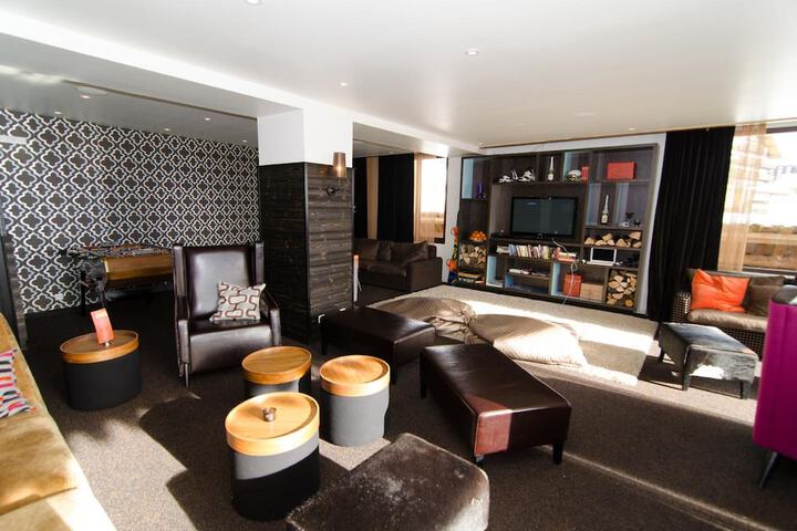 Lounge 39 of 57