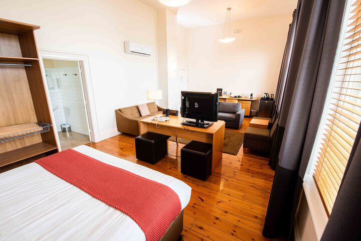 Room 5 of 32