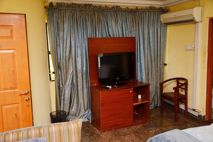 Room 38 of 94