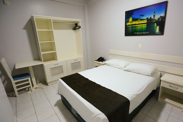 Room 6 of 40