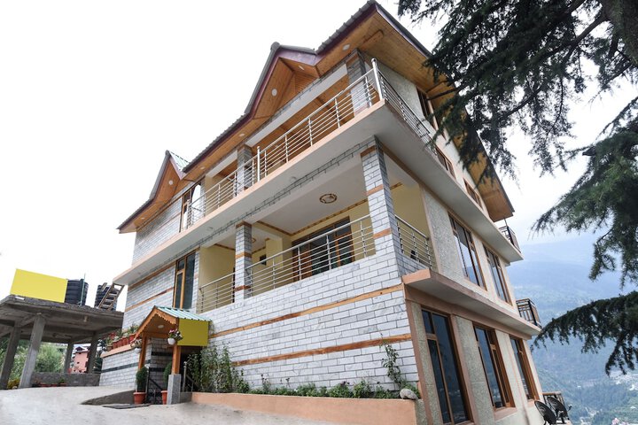 OYO HOME 15841 SERENE MOUNTAIN VIEW STUD