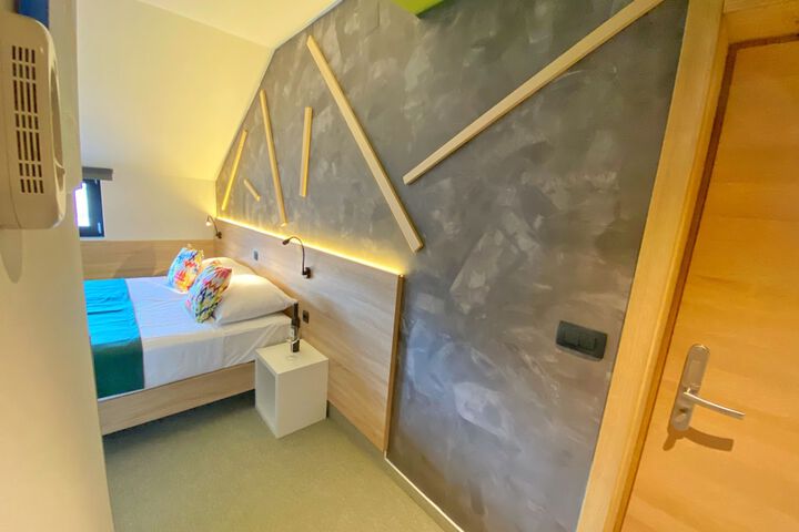 Room 13 of 71