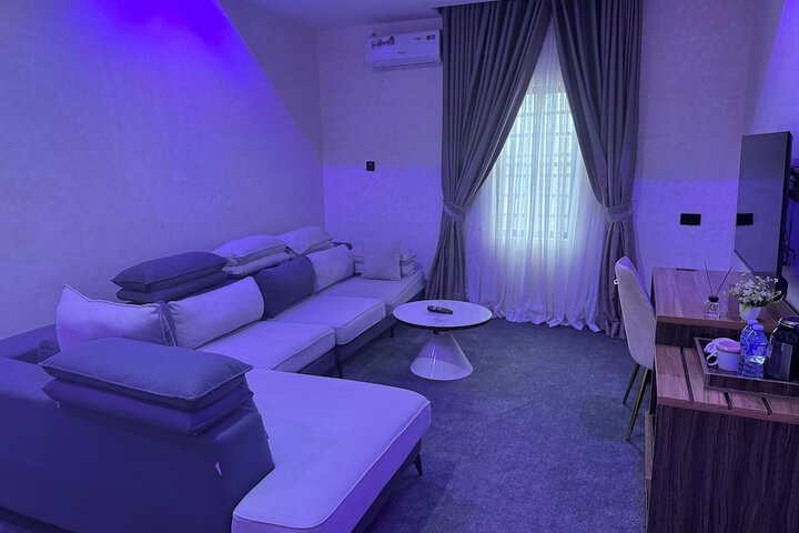 Room 33 of 43