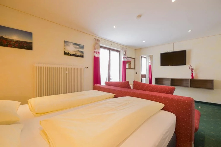 Room 3 of 41