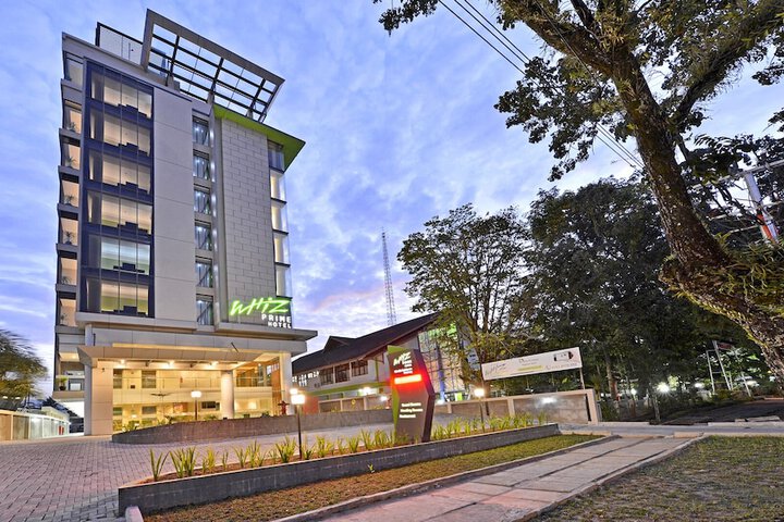 Whiz Prime Hotel Khatib Sulaiman Padang