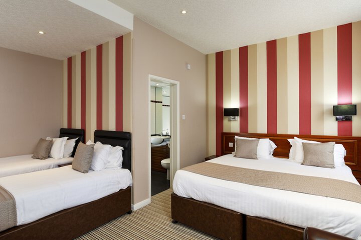 Room 4 of 36