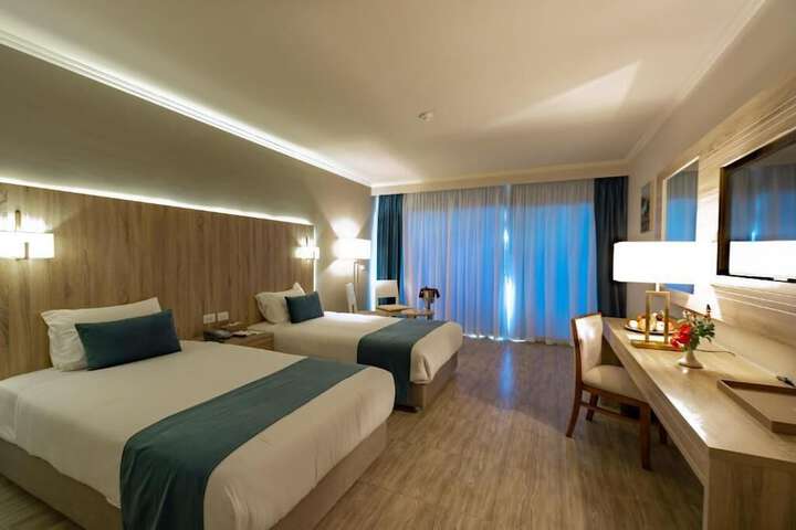 Room 16 of 204