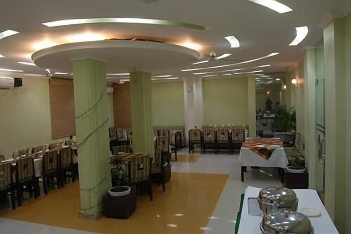Dining 32 of 43