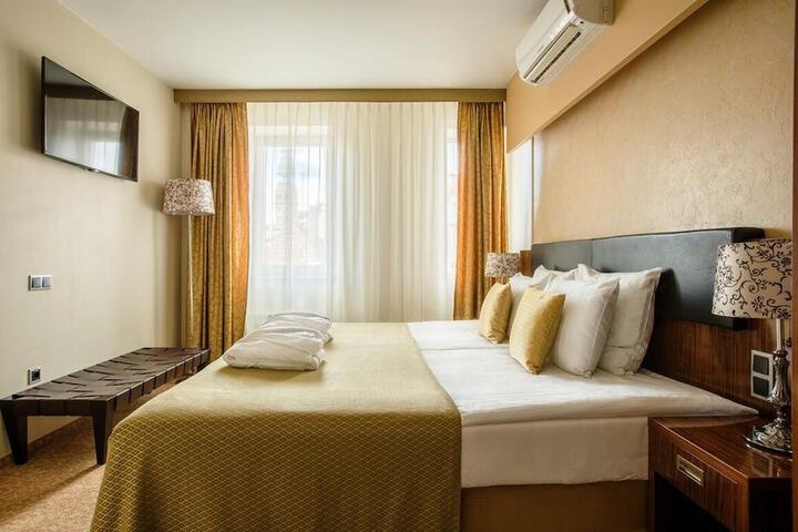 Room 25 of 63