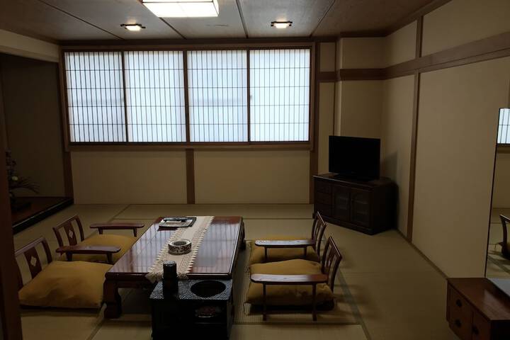 Room 19 of 102