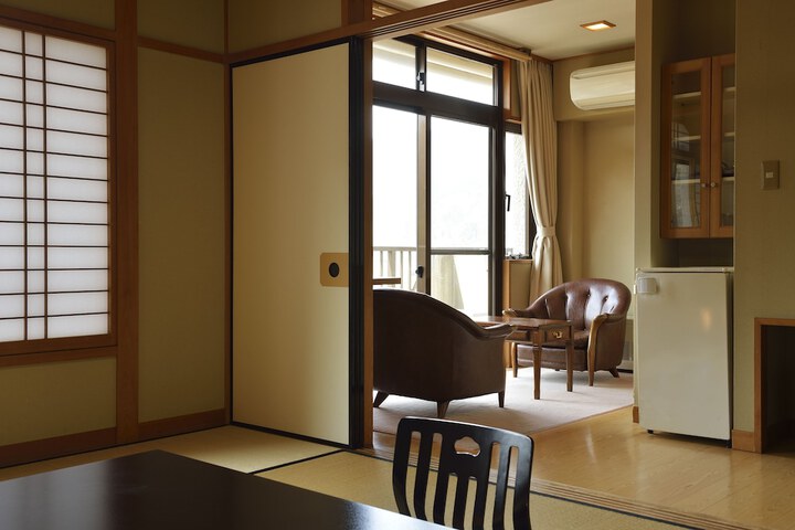 Room 13 of 42