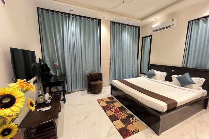 Room 27 of 96