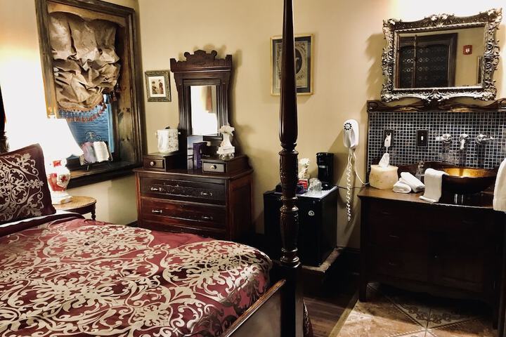 Room 42 of 95