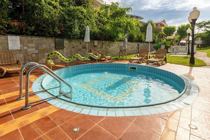 Pool 53 of 173
